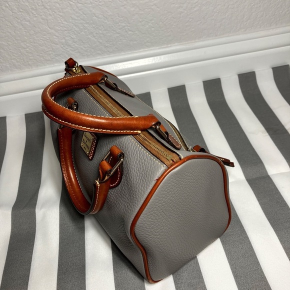 Authentic  Dooney & Bourke elephant gray pebbled leather barrel (Trudy) satchel - Picture 4 of 15